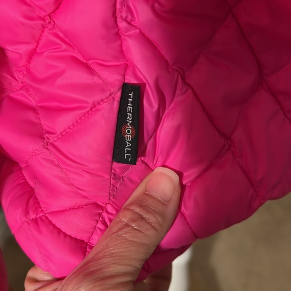 The North Face Hot Pink Quilted Jacket - Picture 5 of 16
